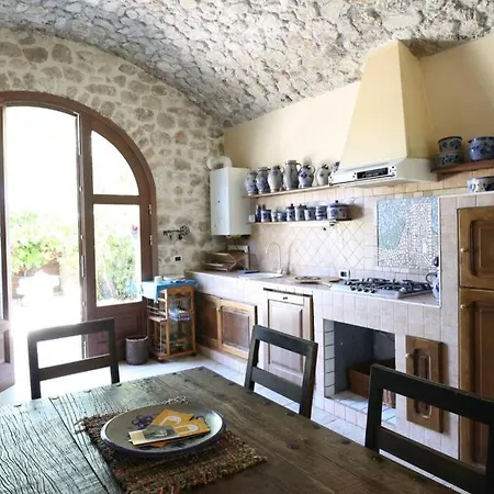 Il Castelluccio Lecce nei Marsi